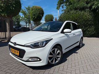 Hyundai i20 1.4, 6 versn., Cima, Cruise Control, Panoramadak, Navigatie, Leder, Parkeersensoren, Stoel- & Stuurverwarming, Camera