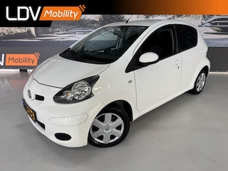 Toyota Aygo 1.0-12V Dynamic Navigator / Airco / Elek ramen / Navigatie / Documentatie en boekjes aanwezig.