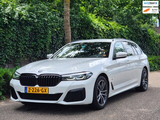 BMW 5-serie Touring 530e M Sport LED CarPlay Elek. Stoelen 100% dealer onderhouden 530e Business Edition Plus