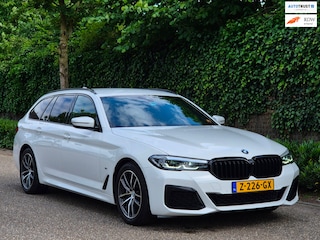 BMW 5-serie Touring 530e M Sport LED CarPlay Elek. Stoelen 100% dealer onderhouden 530e Business Edition Plus