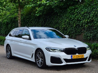 BMW 5-serie Touring 530e M Sport LED CarPlay Elek. Stoelen 100% dealer onderhouden 530e Business Edition Plus