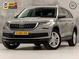 Skoda Kodiaq 1.5 TSI Sport 7 Persoons 150Pk Automaat (APPLE CARPLAY, GROOT NAVI, LEDER/ALCANTARA, CAMERA, TREKHAAK, SPORTSTOELEN, KEYLESS, GETINT GLAS, CRUISE, NIEUWE APK, NIEUWSTAAT)