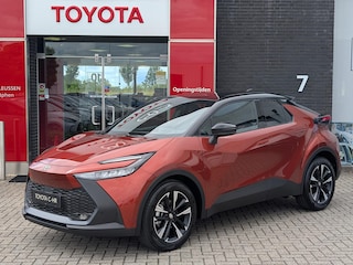 Toyota C-HR 1.8 Hybrid 140 Dynamic PDC 18" RCTA PRIVACY GLASS GRIJS/ZWARTE BEKLEDING