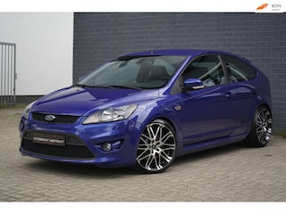 Ford Focus 2.5 ST 5 cilinder 225pk, Leder, 19 inch, verlaagd!