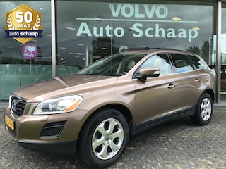 Volvo XC60 2.0 T5 Momentum Plus Automaat | Rijklaar incl garantie | Panoramadak Trekhaak Camera 4-C chassis