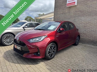 Toyota Yaris 1.5 Hybrid Iconic / Dynamic