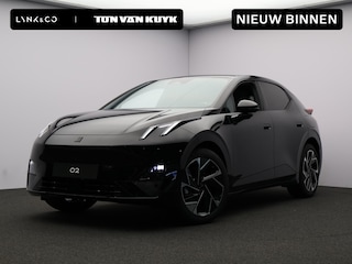 Lynk & Co 02 More 66 kWh MY27 Onyx Black | Gele Gordels!