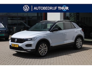 Volkswagen T-Roc 1.5 TSI Sport trekhaak, 18" LMV, LED, achteruitrijcamera, navigatie, zwarte hemel + zwart dak, spiegel pakket, winterpakket met stoelverwarming, park assist, ACC, digital cockpit pro etc.