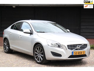 Volvo S60 1.6 T3 Business Navigatie/Parkeersensor/18"inch lmv/Trekhaak afneembaar