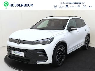 Volkswagen Tiguan 1.5 eHybrid R-Line Edition | SoH 99% | Panoramadak | Lederen bekleding ‘Varenna’ | Trekhaak | Harman/kardon | Head-up display | Adaptieve demping | Black style | Stoelventilatie voor |