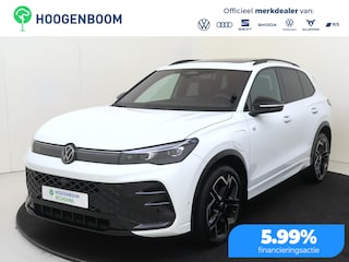 Volkswagen Tiguan 1.5 eHybrid R-Line Edition | SoH 99% | Panoramadak | Lederen bekleding ‘Varenna’ | Trekhaak | Harman/kardon | Head-up display | Adaptieve demping | Black style | Stoelventilatie voor |