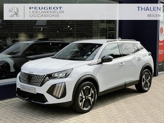 Peugeot 2008 1.2 Hybrid 145 PK Allure | Automaat Hybride | BOUWJAAR 2026 DEMO MET €6.000 VOORDEEL | 360 Graden Camera | Dode Hoek Detectie | Parkeersensoren V+A | Hoge Zitpositie | Climate Control | Stoelverwarming | Navigatie via Telefoon | Dakrails | Cruise Control | Apple Carplay & Android Auto draadloos | LED Verlichting | 17" Lichtmetalen Velgen |