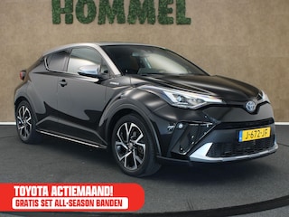Toyota C-HR 2.0 Hybrid Dynamic - ORIGINEEL NEDERLANDSE AUTO - AFNEEMBARE 13 POLIGE TREKHAAK - TREKGEWICHT 725 KG - JBL AUDIO - TREEPLANKEN - APPLE CARPLAY/ ANDROID AUTO - VOORSTOELEN VERWARMD - PARKEERSENSOREN VOOR/ ACHTER - NAVIGATIE