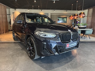 BMW X3 xDrive30e High Exe M 50 Jaar Edition M-Sport Facelift Sportstoelen Leder, Panoramadak, Variabele Sportbesturing met verwarmd stuur, Bmw Live Dash+, DAB, Hifi actief+, Spiegel/ Parkeer/ Winter/ Ambiente pakket, Electr. Trekhaak, Lmv.