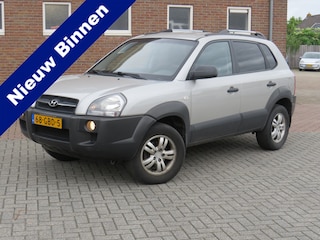 Hyundai Tucson 2.0i Dynamic * Rijklaarprijs incl. garantie * Trekhaak * Airco * Carplay Android NAVI * Cruise control *