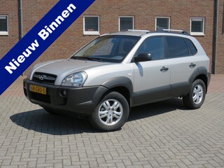 Hyundai Tucson 2.0i Dynamic * Rijklaarprijs incl. garantie * Trekhaak * Airco * Carplay Android NAVI * Cruise control *