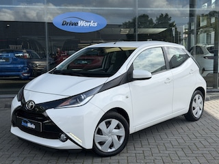 Toyota Aygo 1.0 VVT-i x-play Interesse, Proefrit? Bel of app met: 06-24 28 28 42 / 06-42130156