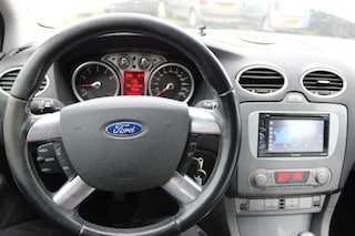 Ford Focus 1.6 Titanium 101pk ECC/Navi/Cruise/Stoelverwarming/Trekhaak