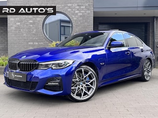 BMW 330e xDrive M Sport Individual San Marino Blauw Pano