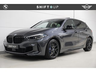 BMW M135i xDrive Panoramadak | Harman Kardon | Head Up | Schaalstoelen