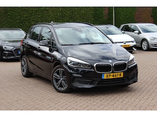 BMW 2-serie Tourer 225xe iPerformance High Executive / Camera / Leder / Head-up / Navigatie / Sportstoelen / 17'' / Stoelverwarming / Cruise Control