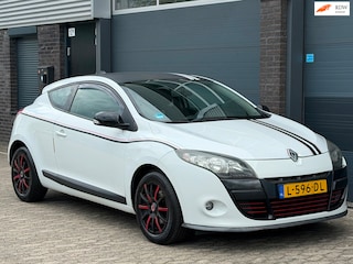 Renault Mégane Coupé 1.6 Dynamique Nieuw APK sportief uitstraling.