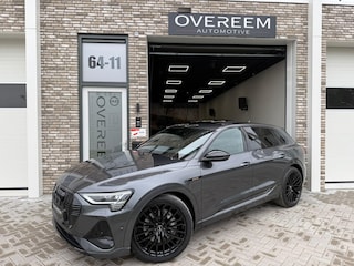 Audi e-Tron 55 quattro S edition 95 kWh "Black Edition" | Pano | Trekhaak | 22" inch 'Black' | B&O | Head Up | Memory bestuurdersstoel | Sfeerverlichting |