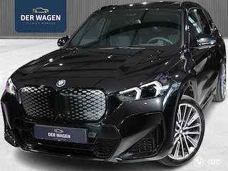 BMW iX1 xDr30 M SPORT / PANODAK / ACC / HARMANKARDON / HEADUP / MEMORY / 20"