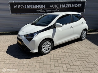Toyota Aygo 1.0 VVT-i x-play Als nieuw | Airco | Apple Carplay/Android Auto | Bluetooth | Camera | RIJ