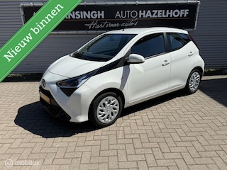 Toyota Aygo 1.0 VVT-i x-play Als nieuw | Airco | Apple Carplay/Android Auto | Bluetooth | Camera | RIJ