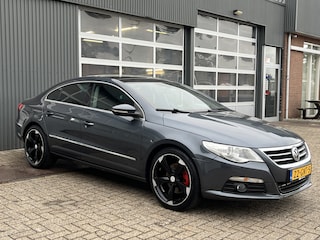 Volkswagen CC 1.8 TSI 4p. Airco Stuurwielbediening Schuif kantel dak Bluetooth Navigatie 4-Persoons