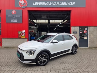 Kia Niro 1.6 GDi PHEV DynamicLine/ Parkeersensoren achter/ Stoel en stuur verwarming/ Apple Carplay- Android auto/ Rijklaarprijs!