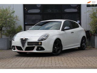 Alfa Romeo Giulietta 1.4 T Sprint - TREKHAAK - ALCANTARA - PDC - SCHERPSTE PRIJS VAN EUROPA!
