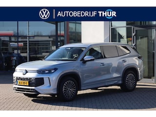 Volkswagen Tayron 1.5 eHybrid Life Edition PL €863 p/m* 150KW/204PK, Snelladen 40KW mogelijk, 60 mnd 100.000km garantie, Navigatie, 18" LMV All season, wegklapbare trekhaak, stoelverwarming, DCC, adaptief onderstel, privacy glas, chrome dakrail, camera, side assist, ACC 3 zone climatronic, park assist plus, stuurwiel verwarming