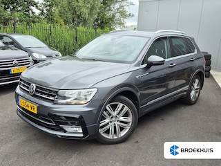 Volkswagen Tiguan 1.4 TSI Comfortline Business R 125PK | Trekhaak | Parkeersensoren voor/achter | Navigatie | Multimedia voorbereiding | Alcantara Bekleding | Hill Hold | 19"LMV
