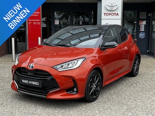 Toyota Yaris 1.5 Hybrid Executive HEAD-UP AD-CRUISE JBL-AUDIO APPLE/ANDROID CLIMA KEYLESS BLIND-SPOT PARK-SENSOR STOELVERWARMING LM-VELGEN 17"