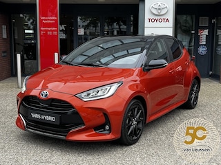 Toyota Yaris 1.5 Hybrid Executive HEAD-UP AD-CRUISE JBL-AUDIO APPLE/ANDROID CLIMA KEYLESS BLIND-SPOT PARK-SENSOR STOELVERWARMING LM-VELGEN 17"