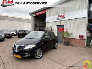 Lancia Ypsilon 0.9 TwinAir Platinum Airco, cruise, pano, pdc