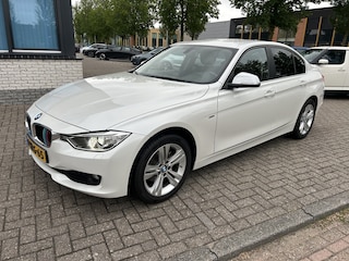BMW 316i Executive XENON NAVI CRUISE PDC.