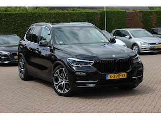 BMW X5 xDrive45e High Executive / Trekhaak / 360Camera / Head-up / Leder / Luchtvering / 21'' / CarPlay / Stuurverwarming / Stoelverwarming 4x / Dodehoek / DAB / ACC