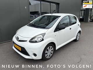Toyota Aygo 1.0 VVT-i Now / Airco / Radio!