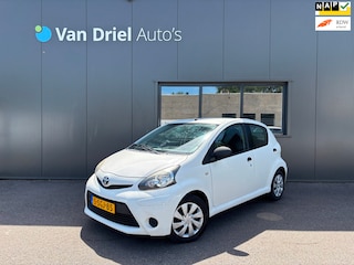 Toyota Aygo 1.0 VVT-i Now / Airco / Radio!