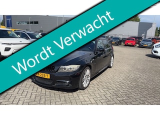 BMW 3-serie Touring 320i Luxury 170pk Clima Trekhaak 1400kg. Xenon