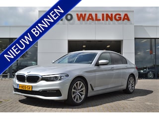BMW 520i Sportline | Achteruitrij Camera | Stoelverwarming | Grootlicht-assistent | Ambience-verlichting Dealer onderhouden.