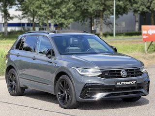 Volkswagen Tiguan R-Line 1.5 TSI Pano IQ Light ACC Trekhaak