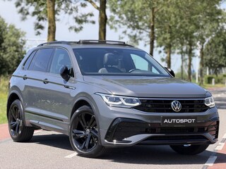 Volkswagen Tiguan R-Line 1.5 TSI Pano IQ Light ACC Trekhaak