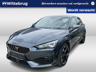 Cupra Leon 1.4 e-Hybrid 204pk Performance DSG Automaat / Navigatie / LM 18 inch / Keyless / Kuipstoelen / Full Led / Parkeersensoren A.