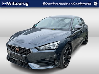 Cupra Leon 1.4 e-Hybrid 204pk Performance DSG Automaat / Navigatie / LM 18 inch / Keyless / Kuipstoelen / Full Led / Parkeersensoren A.