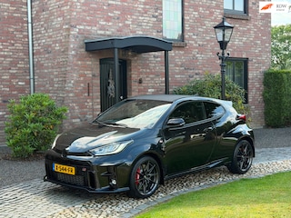 Toyota Yaris 1.6 GR Four Performance Akrapovic Carbon 18 inch!