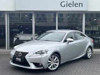 Lexus IS 300h First Edition | Trekhaak, Parkeersensoren, Keyless, 17 inch, Cruise control, Navigatie, Parkeercamera